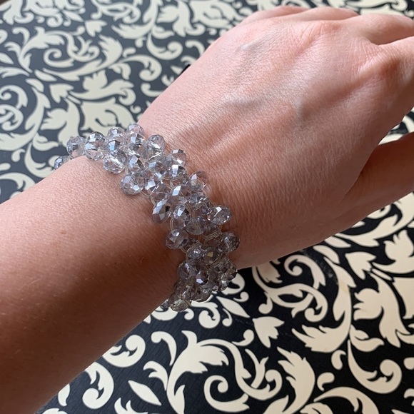 Clear, silver and iridescent beaded bracelet - Picture 3 of 5